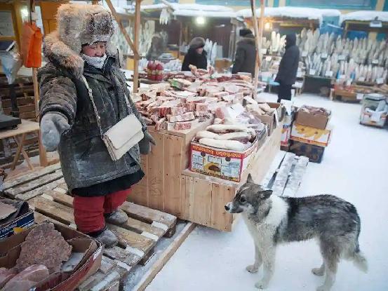 约900人苹果30块1个1斤牛肉10多元OG视讯西伯利亚-63℃C小卖部：全村