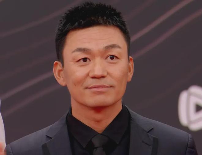 颖变壮了唐嫣有了鱼尾纹白百何脸僵OG网站星光大赏红毯生图：赵丽(图17)