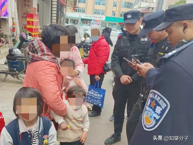 岁小孩在街头走失OG真人肇庆一3